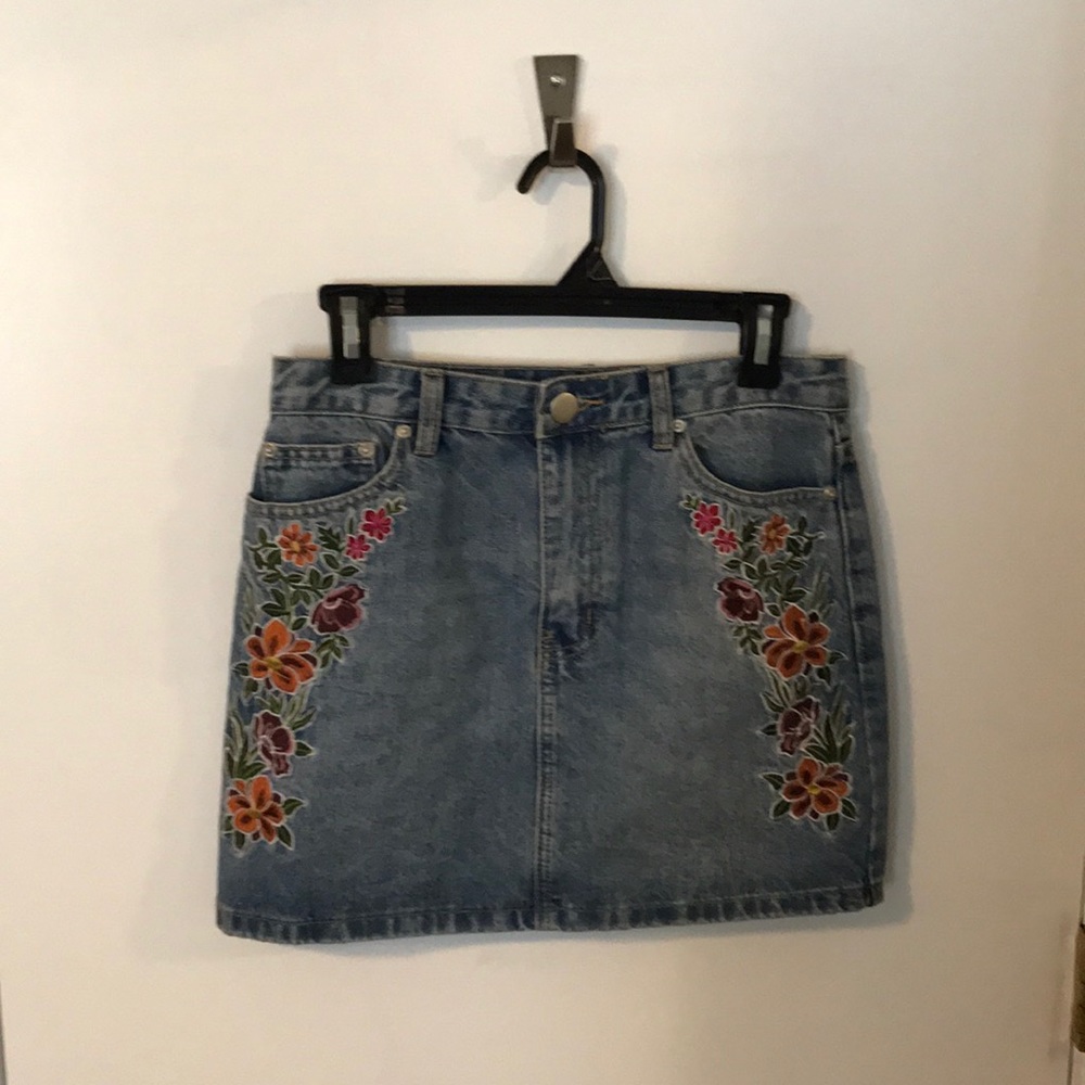 Floral Embroidered denim skirt